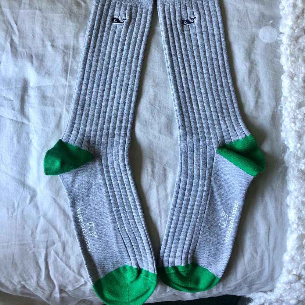 Grey vineyard vines dress socks